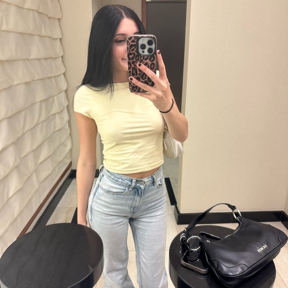 Meet your Posher, Marissa - Picture 2 of 3